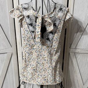 NWOT-Floral Lace Accent Top Size M